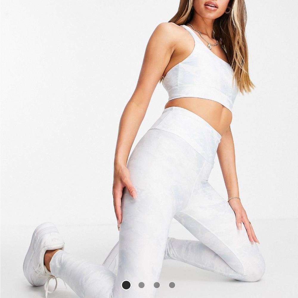 Guess Women's Light Gray Leggings